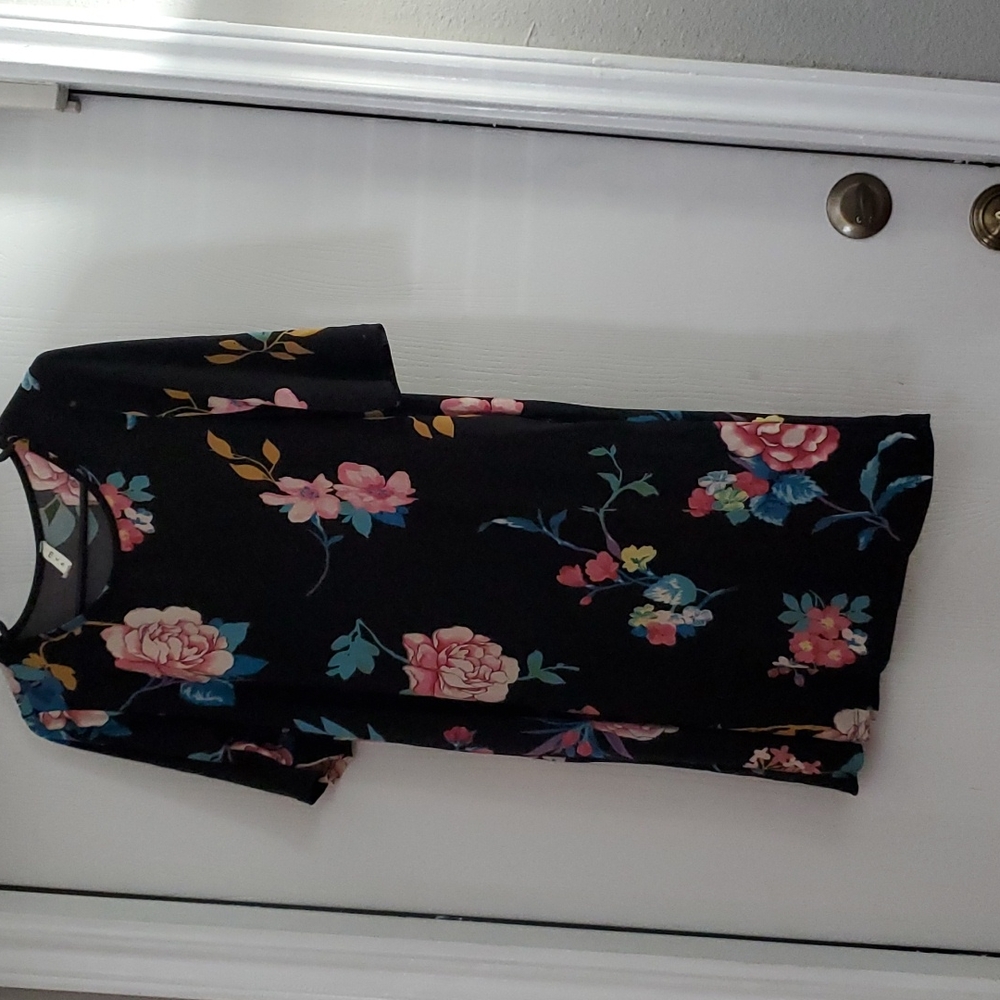Black floral flowy dress size M